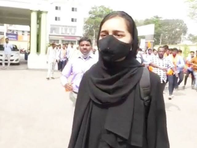 sk_narjuman's tweet photo. Wearing hijaab..... Looking so beautiful❤ https://t.co/qROJJldvXD