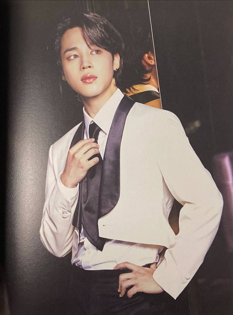 DelimaAre's tweet photo. He has everything he’s cute,sexy and sings just like an angle Such a handsome #ParkJimin 🤭🥰🤩🥵❤️ #TheFac #BTS #PhotobookSpecialEdition #SociasArmys🌎 @BTS_twt @DbJannet @Amiscorhi @ReciMaria @BTSARMYTeachers https://t.co/rv4OY9Ddgi