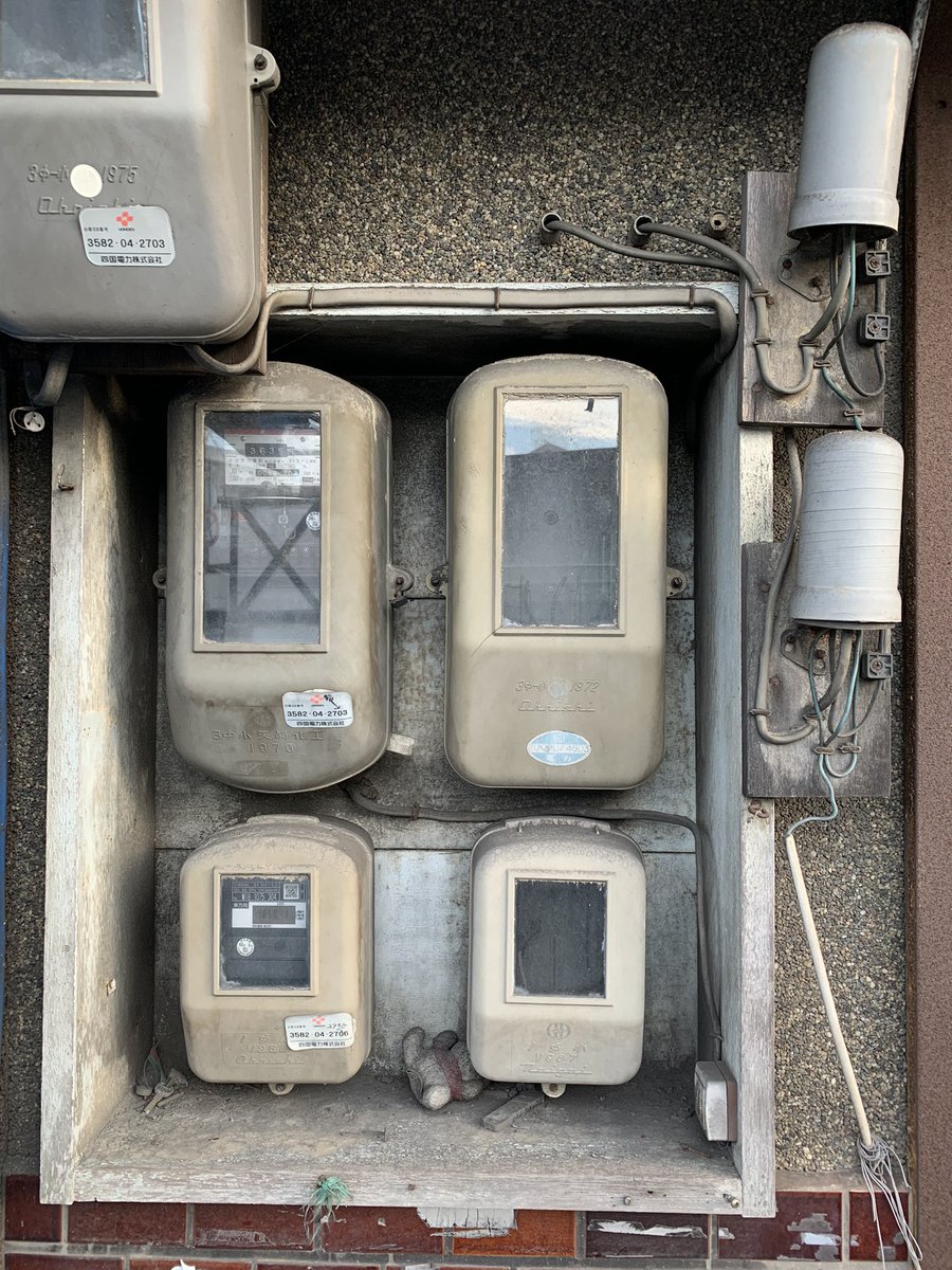 HiroTakeuchi's tweet photo. 主観的小景高知
Electric meter box.
Everyday scenery of Kochi City Japan, from my point of view.
#Electricmeterbox
#Unoccupiedhouse
#Wall https://t.co/rTlRbUY9Rk