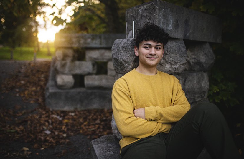 PMHSLitandLearn's tweet photo. #sheehanigans #seniorpicseason #soadorable https://t.co/HxGqMFF4sz