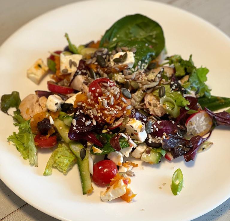 CookingExpat's tweet photo. A glorious sweet chili chicken salad from the maestro @Woody2402 🌶 🍗 🥗 https://t.co/DriB5HNQpf