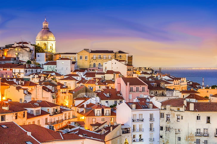 大航海時代の繁栄を色濃く残しながらもノスタルジックな街並みが印象的なリスボンの歴史地区です。