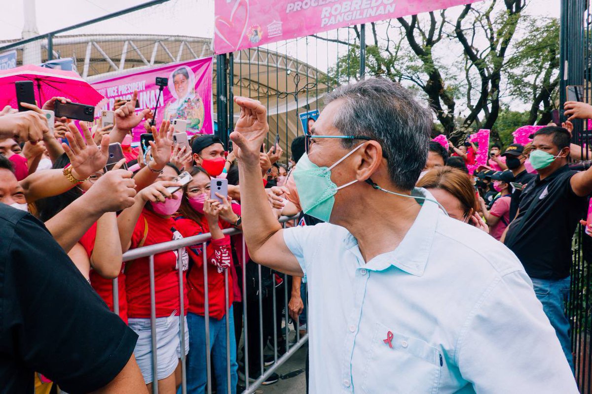ChelDiokno's tweet photo. MARAMING SALAMAT, QC! 💕

Punong puno ng kulay rosas ang Quezon City Memorial Circle ngayong umaga para sa #PinkSunday Grand Rally! 🎀 I am so overwhelmed by your show of support. SOLID! 

Pagtulungan nating gawing liyamado ang mga dehado! Tara na’t ipanalo na natin ito! https://t.co/Z5AM5n6ffq