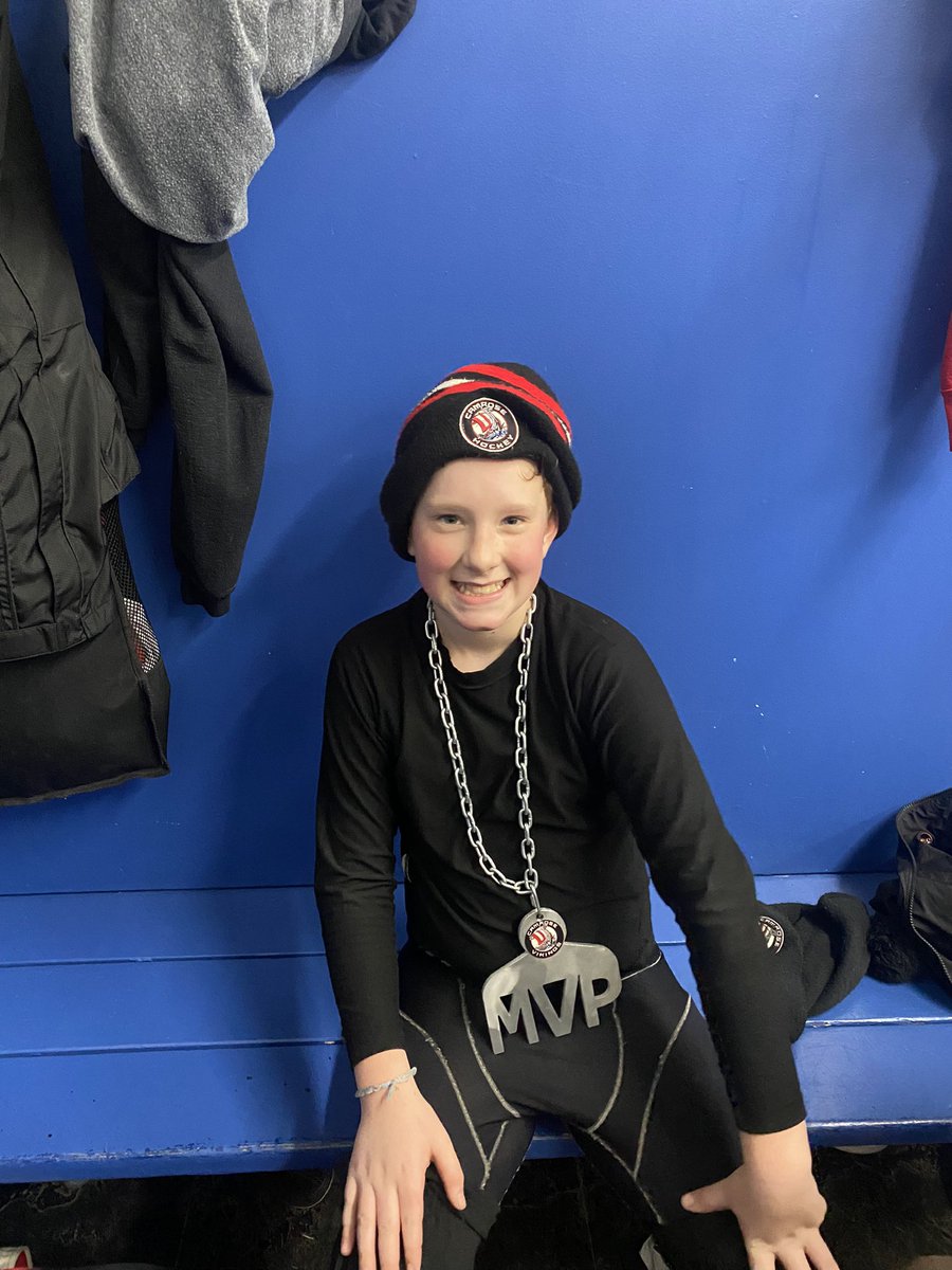 Casher with a solid performance on the blue line! Holding the line keeping plays alive!! Earning him the DogChain for the 5-3 victory of the second game today.