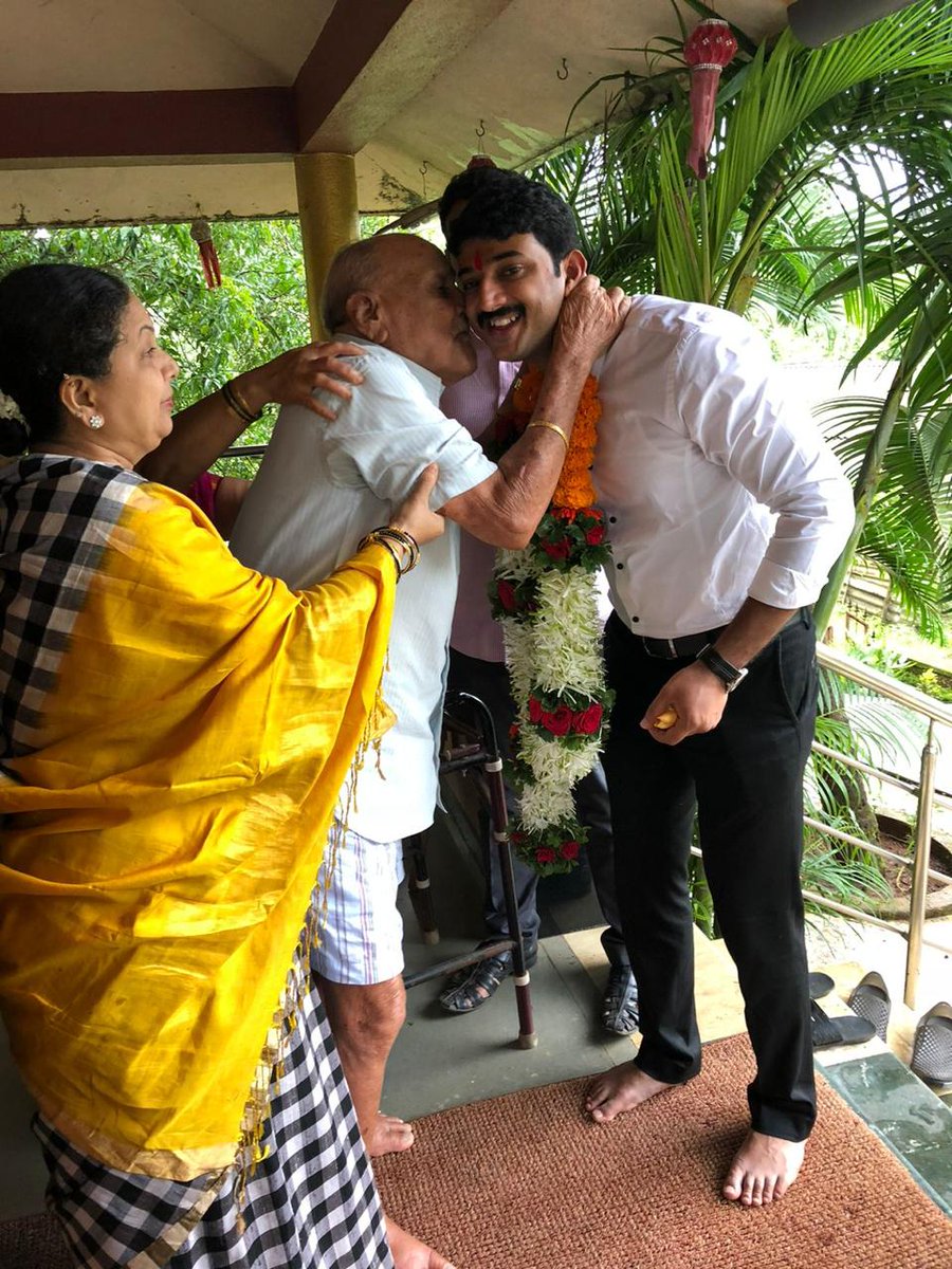vikrantbj111's tweet photo. माझे आजोबा श्री. भाऊराव शिवराम जाधव तथा अण्णा यांचे काल वयाच्या ९५व्या वर्षी वृद्धापकाळाने निधन झाले. अण्णा तुमचा कणखर व  करारीपणा आयुष्याच्या अवघड वळणावर खंबीरपणे कुठल्याही प्रसंगाला तोंड देण्यासाठी आम्हा सर्वांना प्रेरित करत राहील  एवढ मात्र नक्की. https://t.co/gYNwc8mLQB