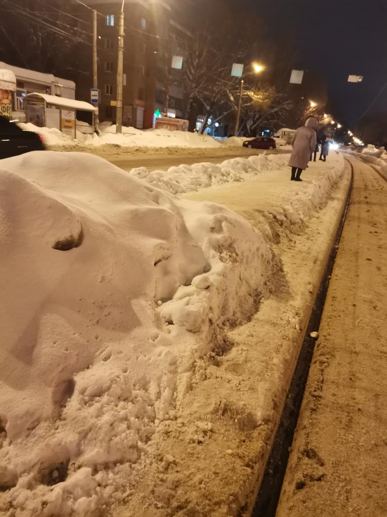 mod_nas_'s tweet photo. @D_Azaroff @E_Lapushkina @SamMobilePriem вот что творится на Кирова и других прилегающих улицах. Снег с крыш нигде не чищены, пешеходные дорожки тоже. https://t.co/IbT6FHcmkq