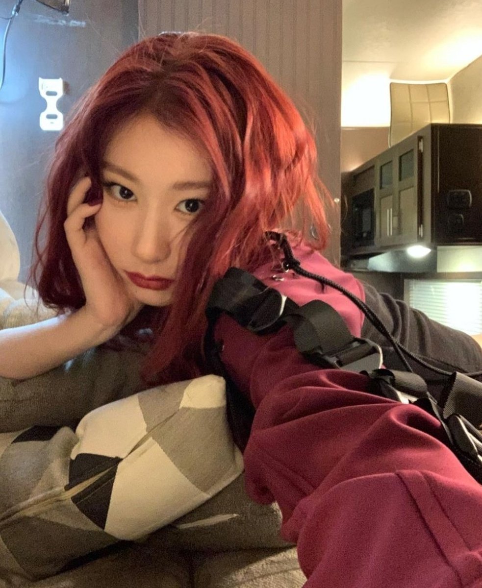 lyingwhales's tweet photo. ゚+*:ꔫ:*﹤ YI JIN-YEONG. ﹥*:ꔫ:*+゚
they/she/xe. literature major, still fighting
for xyr life in college. will write a poem for
you if you give them a prompt, and as long
as you come say hi!
#aguhs oc. writer is 18+. info in moments.
#krp. #itzyrp. #kpoprp. https://t.co/7llA2orwLg