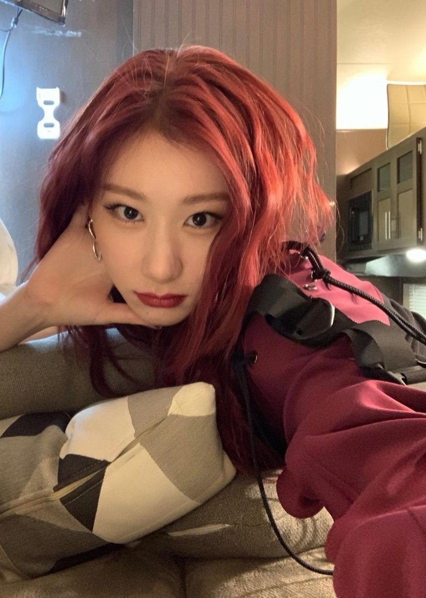 lyingwhales's tweet photo. ゚+*:ꔫ:*﹤ YI JIN-YEONG. ﹥*:ꔫ:*+゚
they/she/xe. literature major, still fighting
for xyr life in college. will write a poem for
you if you give them a prompt, and as long
as you come say hi!
#aguhs oc. writer is 18+. info in moments.
#krp. #itzyrp. #kpoprp. https://t.co/7llA2orwLg