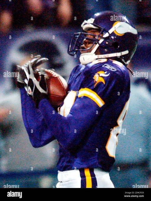 Happy 45th birthday Randy Moss!

Here he is catching a 45-yard touchdown in 2003 against the Seahawks. 