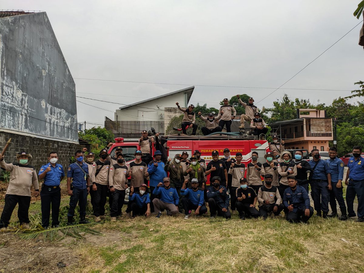 KangmasHermawan's tweet photo. Pelatihan Pemadam Kebakaran Relawan Kalurahan Ngestiharjo

#FKPMPandawaNgestiharjo
#RelawanKalurahanNgestiharjo https://t.co/U1fQne8g0h