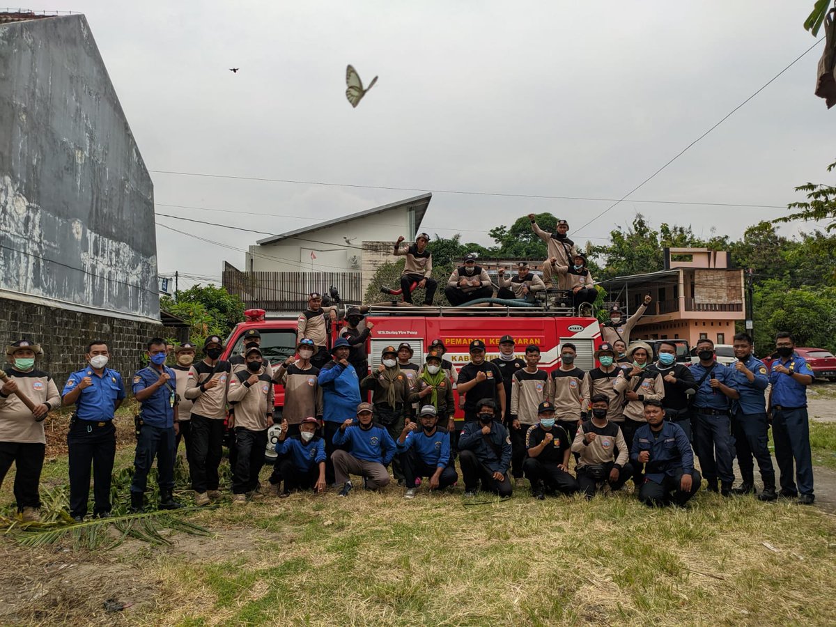 KangmasHermawan's tweet photo. Pelatihan Pemadam Kebakaran Relawan Kalurahan Ngestiharjo

#FKPMPandawaNgestiharjo
#RelawanKalurahanNgestiharjo https://t.co/U1fQne8g0h