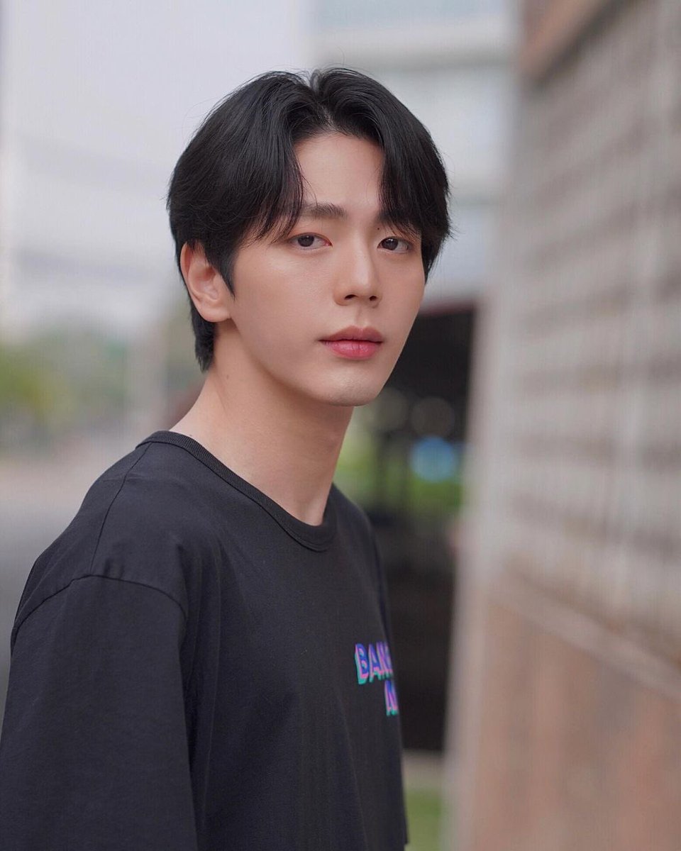 ForUpUpPP's tweet photo. อัพหล่อมาก หล่อจนใจละลาย 🤍

📸 : ploy_sukwasa 

#uppoompat https://t.co/ziDrNULmMC