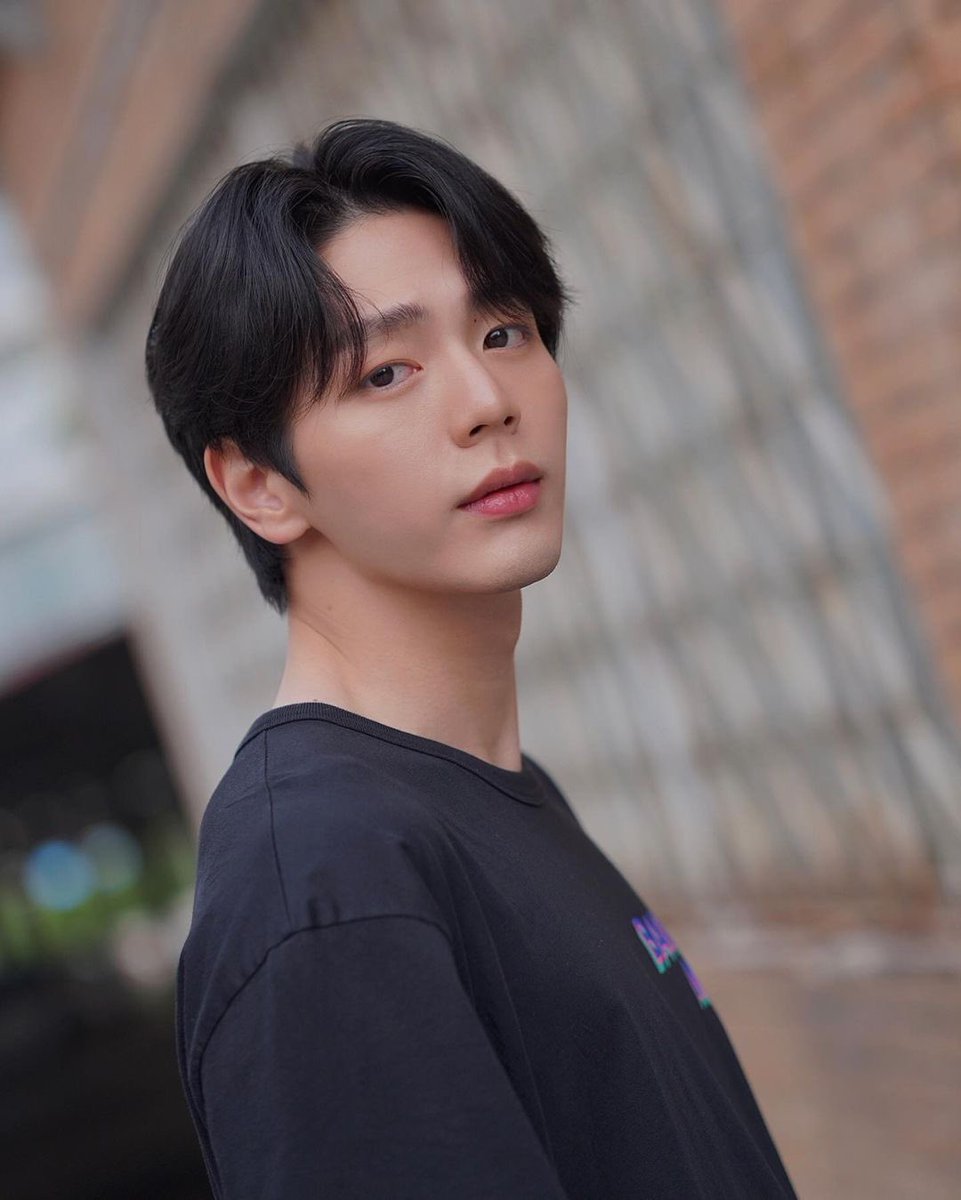 ForUpUpPP's tweet photo. อัพหล่อมาก หล่อจนใจละลาย 🤍

📸 : ploy_sukwasa 

#uppoompat https://t.co/ziDrNULmMC