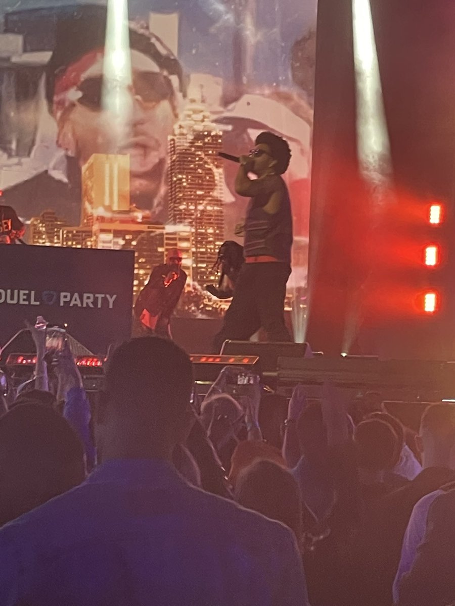 MachoFanRHE's tweet photo. What is life? #ludacris #FanDuelParty #FanDuel #PMSinLA https://t.co/boWySrx7PN