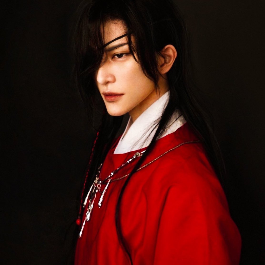 hualinghe's tweet image. who needs a valentines date when you got hakken cosplaying as hua cheng