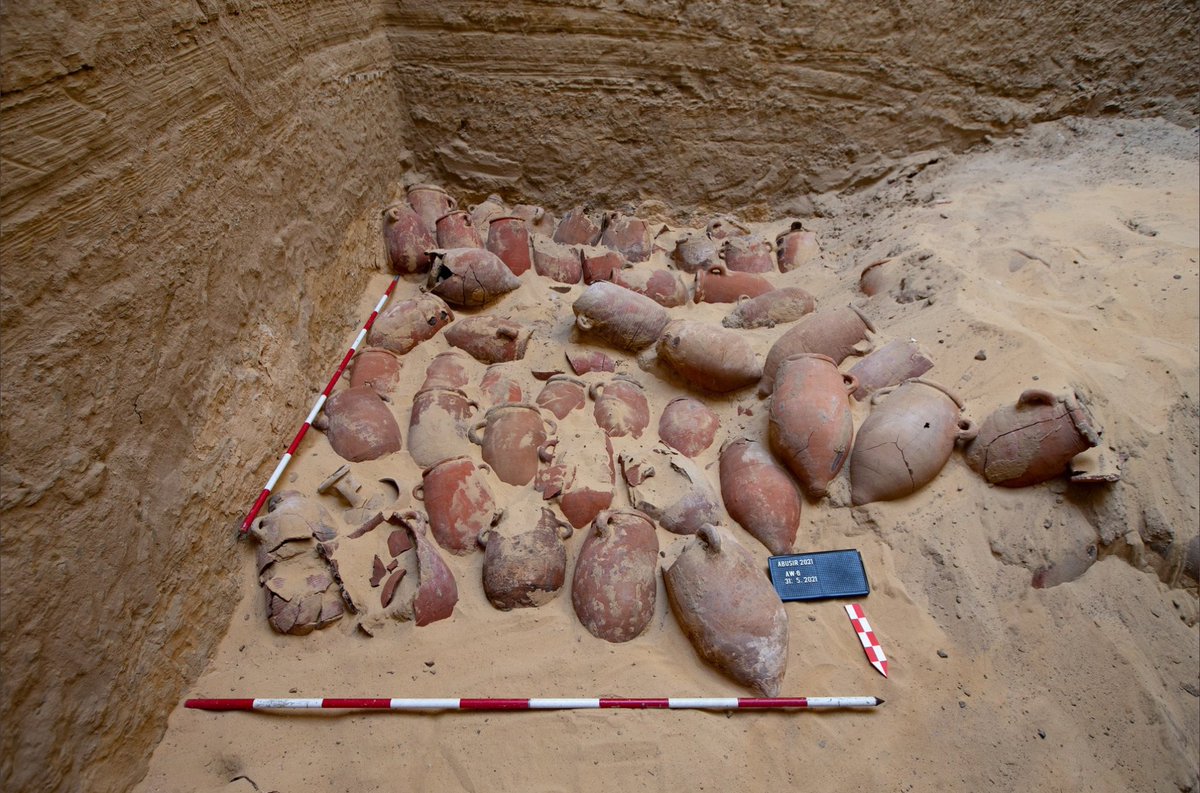 NarudaaArnaud's tweet photo. Une mission archéologique de l'Institut tchèque aurait découvert une importante cache de matériaux d'#embaumement. Elle remonterait à la XXVIe dynastie (VII/VIe av.J.C) 370 récipients de stockage ont été mis au jour dans l'W du #cimetière d'Abu Sir/#Egypte https://t.co/2Rot2wNhZF https://t.co/SZdvHklMSE