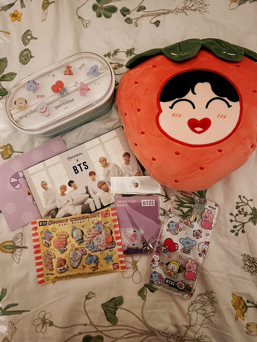 taequiero's tweet photo. 💕HOBI BDAY GA 💕

RULES:
-like &amp; rt
-reply with your fav hobi performance 

PRIZES:
-bt21 bento
-strawberry hobi plush
-bt21 phone case 
-japanese snacks &amp; more https://t.co/WdbfjMQ18y