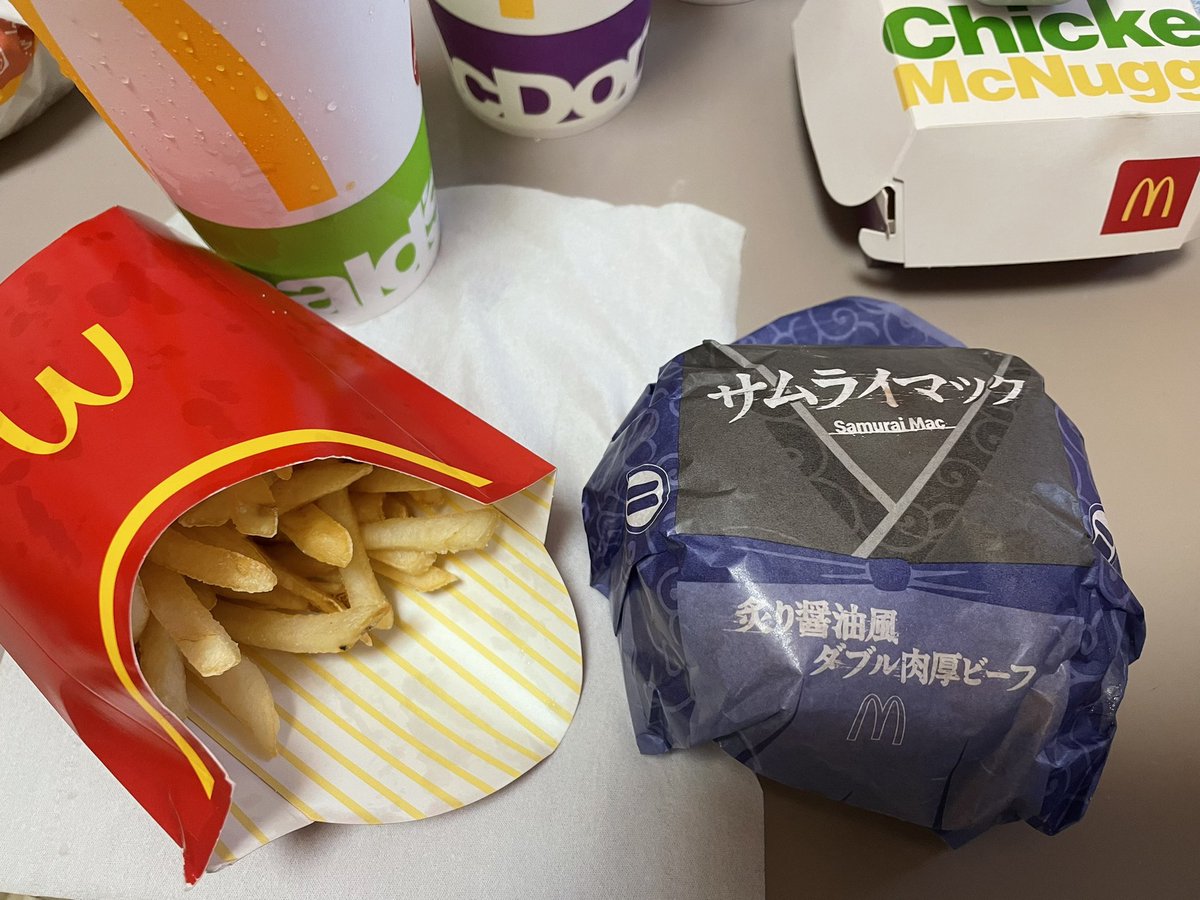 kimiko_0774's tweet photo. 右肩上がり📈😭
朝からホットヨガ🧘♂️
お腹引き締めレッスンを受けた後
はじめてのサロンでリンパマッサージとよもぎ蒸ししてもらいました😊
よもぎ蒸し中
旦那からお昼ご飯の要求が....
つられて食べちゃうよね🍔🍟😅
明日は増?減?
#ホットヨガLAVA
#Ilima
#マクドナルド https://t.co/Xll9uC01M5