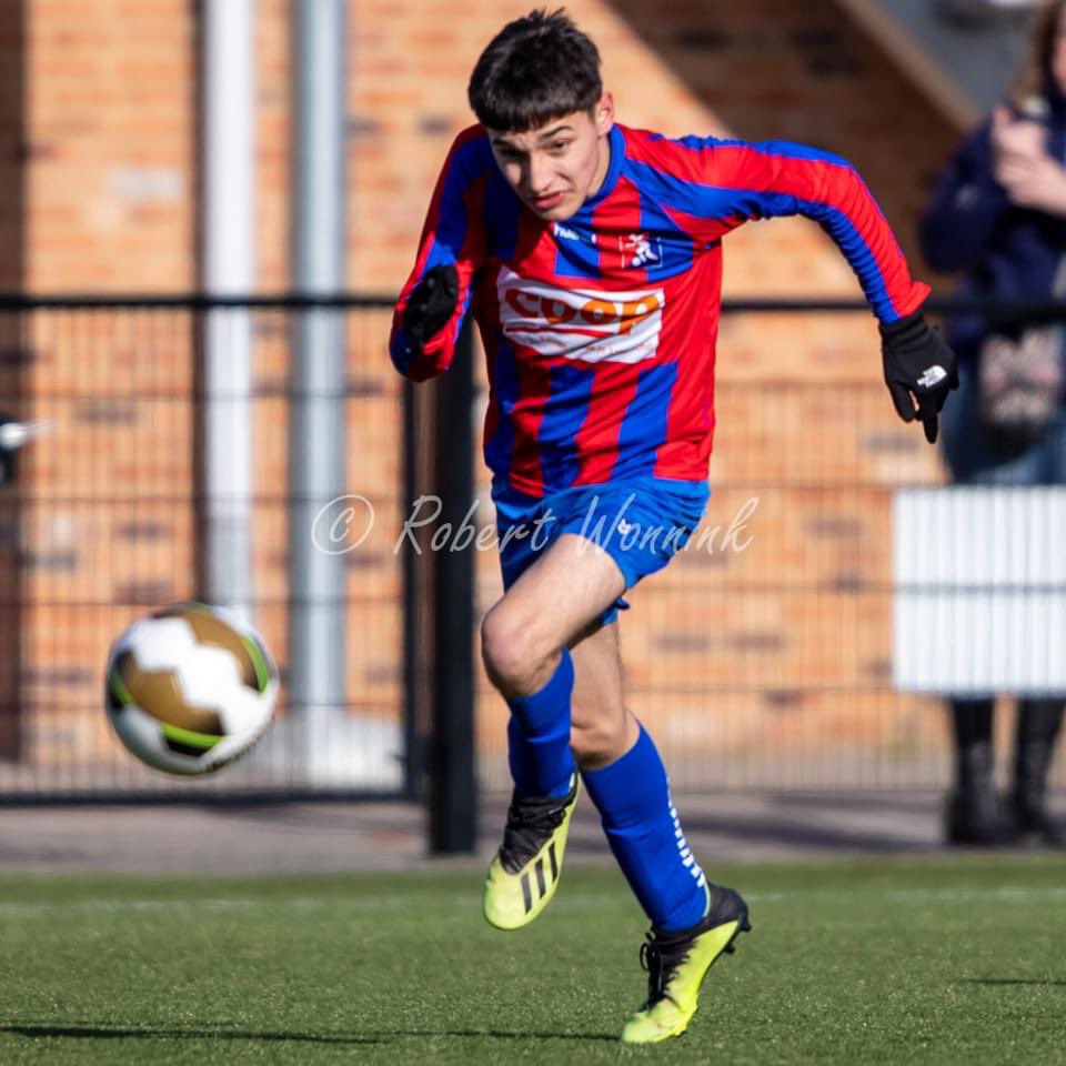 RobertWonnink20's tweet photo. Onder een stralende zon wist @SC_DOESBURG JO15-1 een verdiende 2-0 overwinning te behalen op VVGβ25 JO15-3.
#sportclubdoesburg #vvg25 https://t.co/SCxpnI6ppm