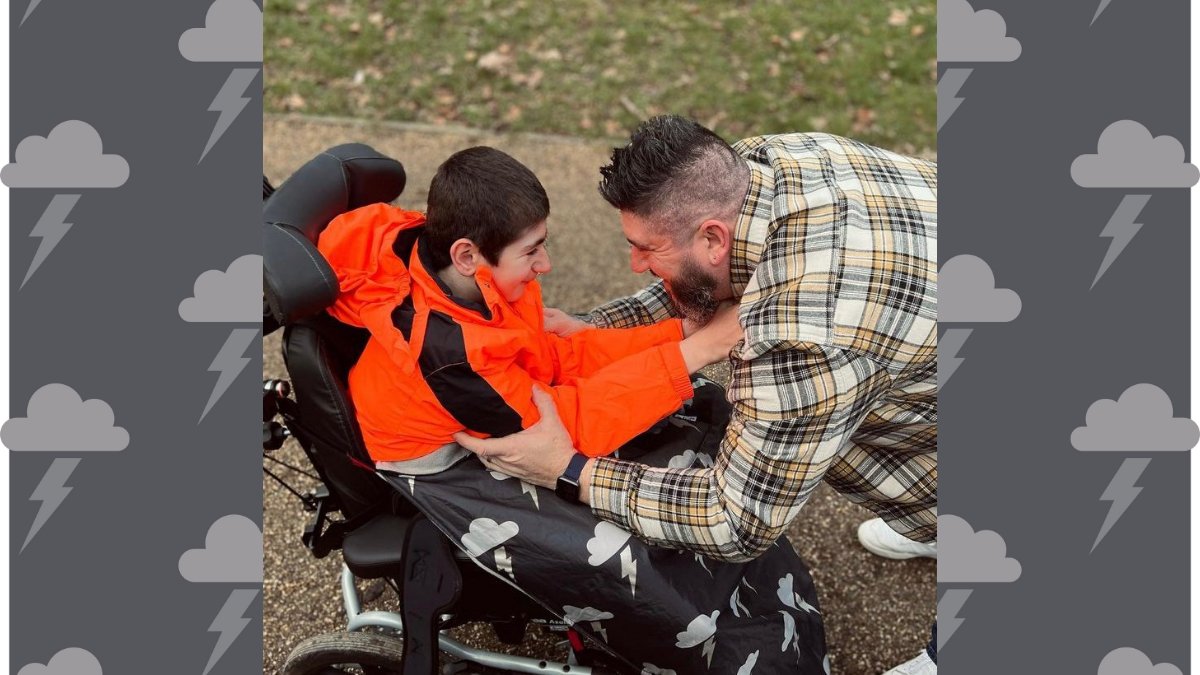 BundleBean's tweet photo. Nothing quite like Daddy love ❤️ What a photo of Grayson and his Dad!

#BundleBean #WhereHasYourBundleBean #WheelchairCosy #Disability #DisabledAndCute #BabeWIthAMobilityAid #WheelchairUser #DisabledAndProud #DadLove #Daddy https://t.co/2vz7kkGF6n