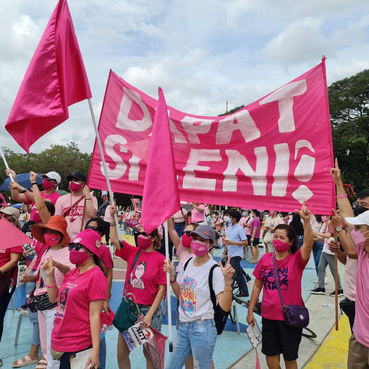 DapatSiLeni's tweet photo. Pag sinabi naming #Husay at #Tibay, we walk the talk mhie! Kaya naman, pinuno ng #DapatSiLeni volunteers ang QC rally! 🌸
#PinkSunday
#DapatSiLeni
#HusayAtTibay 💪🏼 https://t.co/N6ILF8Gcsx