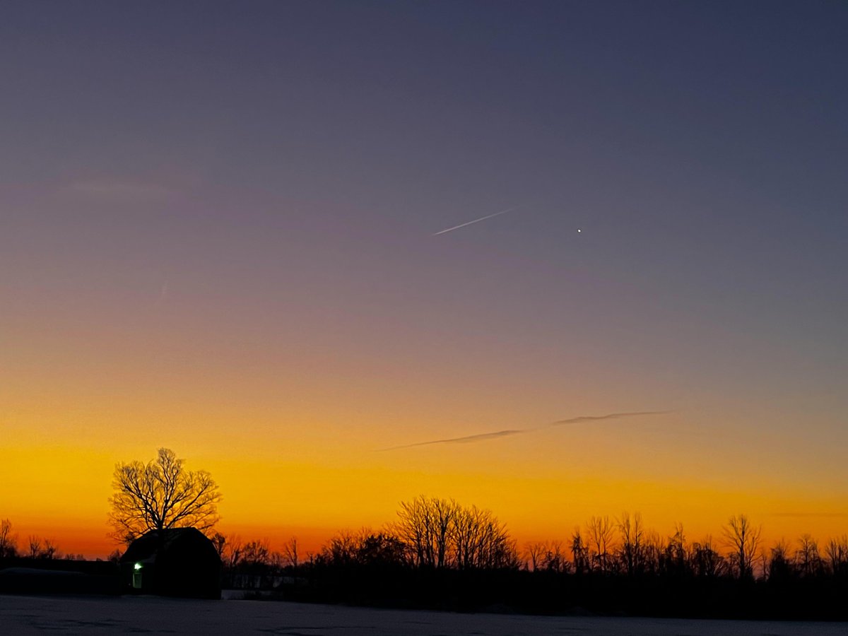 gorgeous_pix's tweet photo. February morning with Venus. From u/wgrc1971 on /r/mostbeautiful #februarymorning #venus #mostbeautiful https://t.co/HrZmp1wAM6