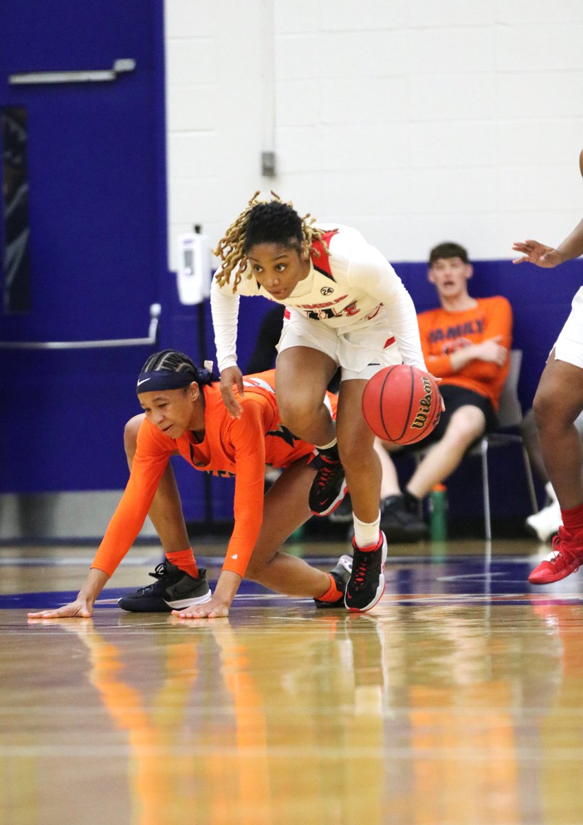 Got a chance to catch a former Newton Ram in <a href="/Taneiyah_Smith/">Jurneè</a> of Columbus State Cougars Women's Basketball against former Newton Ram &amp; Rockdale Bulldog <a href="/ballingswift/">Diamond Swift</a> of Clayton State Lakers Women's Basketball <a href="/NewtonRamsHoops/">NewtonRamsHoops🏀🐏🏀🐏</a> <a href="/AthleticsNewton/">NHS Rams Athletics</a> <a href="/RCHSBulldogs/">Rockdale Bulldogs</a> <a href="/CovNewsSports/">𝘾𝙊𝙑𝙉𝙀𝙒𝙎 𝙎𝙋𝙊𝙍𝙏𝙎</a>