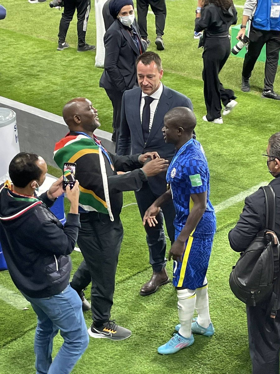 soccerzela's tweet photo. Pitso Mosimane x Ngolo Kanté 🇿🇦😎 https://t.co/X0lHISItyF