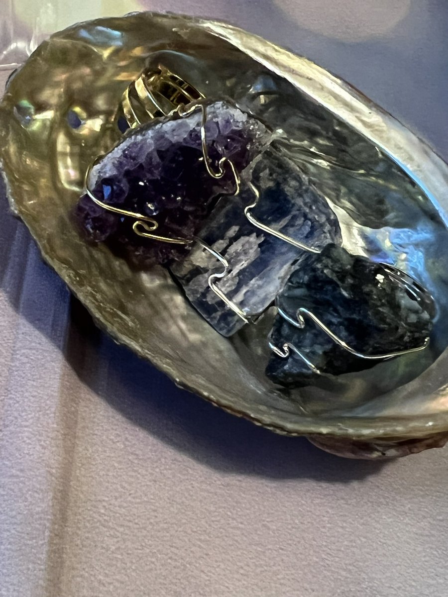 NaturalTasami's tweet photo. We’ve got new items in Love’s Healing Shop!

Ethically sourced
-Healing stones &amp; towers
-Healing stone bracelet 
-Rings
-Intention candles 

And much more!

Enter Love’s Healing Shop at https://t.co/2O194or1Se https://t.co/U8fmYbkSCN