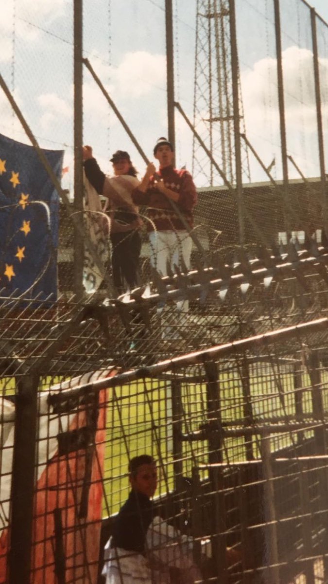 Andere tijden Ajax v Twente, in de jaren 80/90 lopend door Diemen naar het uitvak in de Meer.