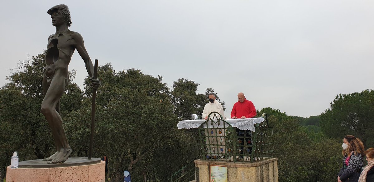 SevilleDreams's tweet photo. Misa homenaje al peregrino de la Peña los Peregrinos #andujar #virgendelacabeza @VirgendLCabeza #peregrinos #sierradeandujar @VCabezaSevilla . Viva la Virgen de la Cabeza. https://t.co/7dY1Z3Sb8m