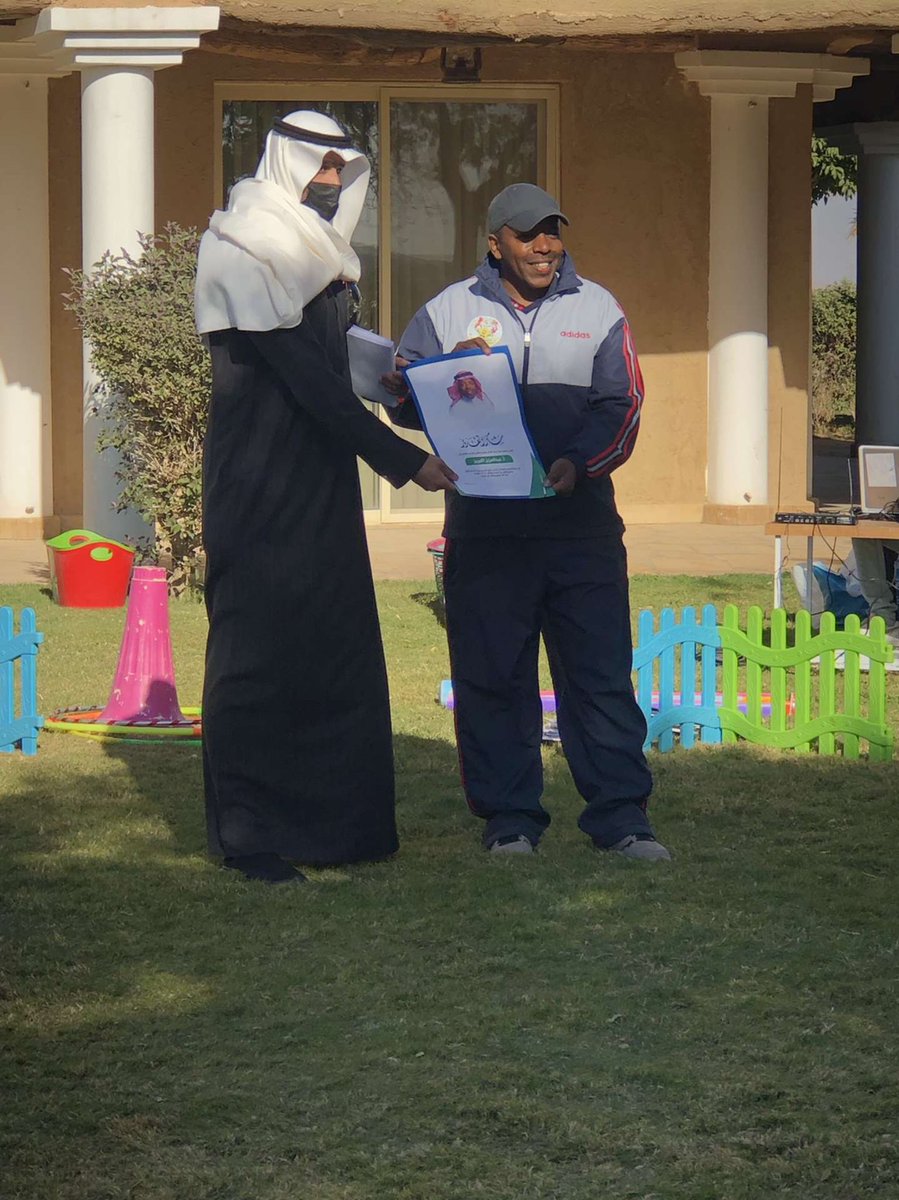 rehab_ans's tweet photo. مشاركة فرقة ياهلا الترفيهيه @yahala811  بمبادرة أرسم بسمه لجمعية أبوةلرعاية الأيتام  @obooah2020 شكرا لمن يصنع الأبتسامه للكبير قبل الصغير الأستاذ عبدالعزيز الفيروز@azooz7104 #عنيزة https://t.co/6q6jNQaj7r