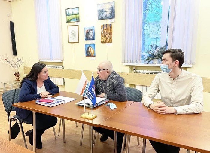 Депутат #МособлДума Марина Шевченко провела приём граждан в #Дубна.Обратился Виктор Храмченков,председатель уличного комитета Юркино,обсудили процесс подачи заявлений на участие в проекте социальной газификации.
Подробнее er-dybna.ru/news/index/522 #ЕРПриемная #ЕР50 #ЕдинаяРоссия