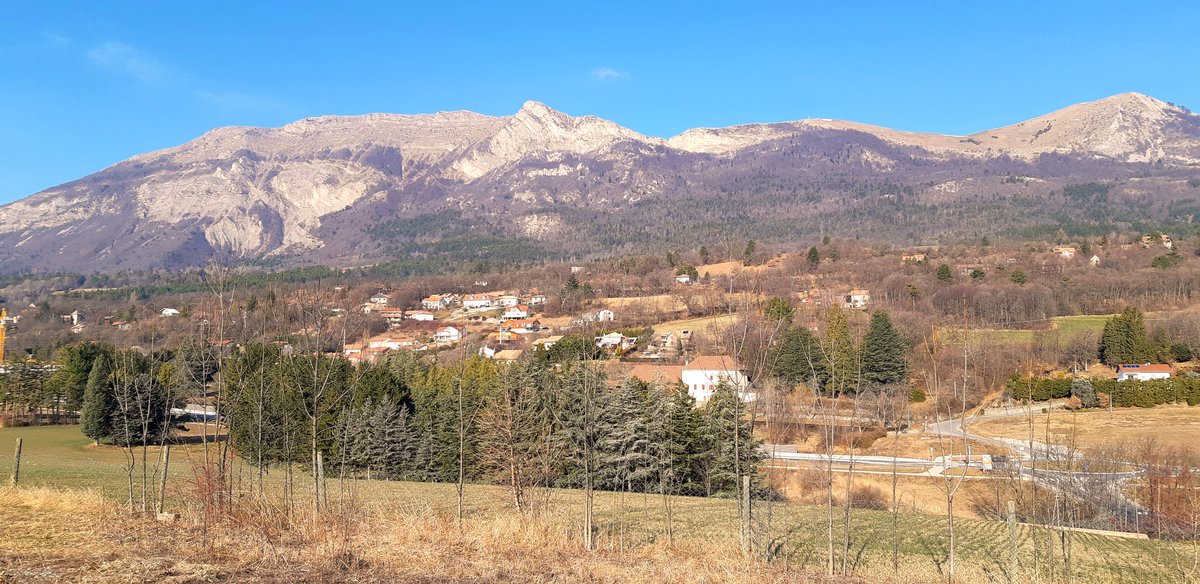 ImagesDuCoin's tweet photo. Grand beau sur la capitale douce #gap #visitgap #gaptourisme #myhautesalpes #purealpes #regionsud #charance #domainedecharance #sommet #nature #randonnée https://t.co/LudFtYBzEw