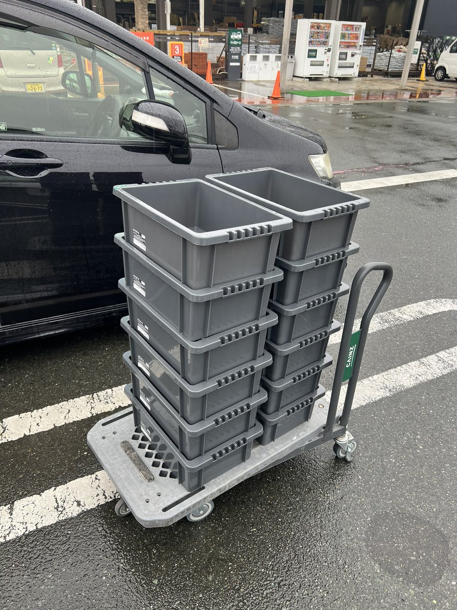 king3562's tweet photo. 都田のカインズにNVボックスのグレー入荷してますよー🤣残り28個！！

 #田舎の水族館
 #NVボックスグレー
 #メダカ飼育
 #メダカ販売
 #メダカ繁殖 https://t.co/GfkYyOCinn