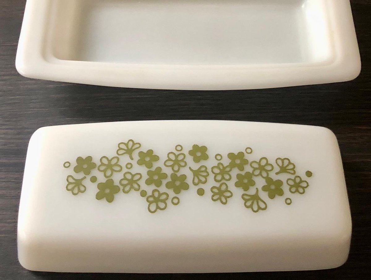 retromodstore's tweet photo. Pyrex Spring Blossom covered butter dish available now! This is in amazing condition with a vibrant print #pyrex #pyrexforsale #pyrexlove #pyrexcollector #pyrexjunkie #springblossompyrex #springblossom https://t.co/kFw1GYga3t