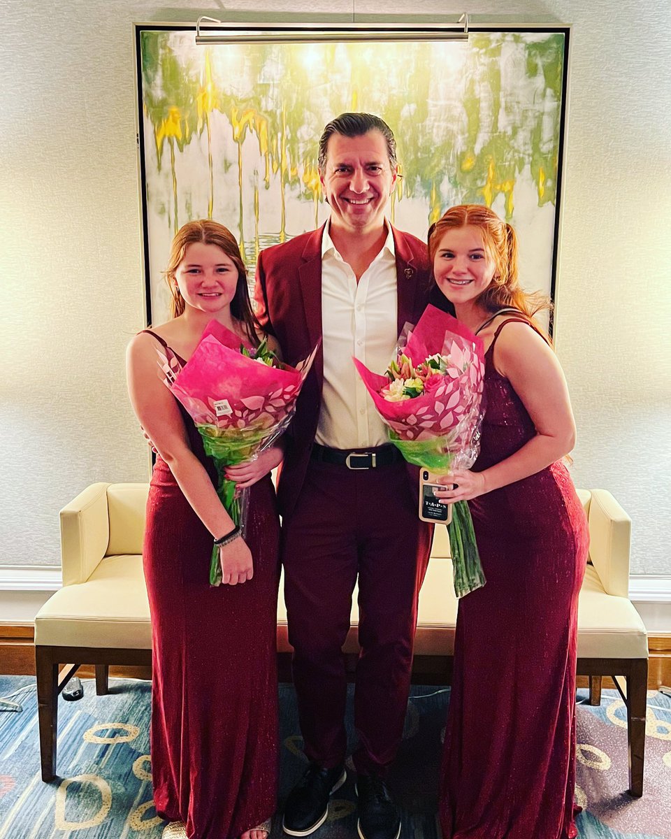 rundude1's tweet photo. Great memories with these amazing Gold Star girls tonight! @Op300 #Mentoring #honorthem #fatherdaughterdance ❤️🇺🇸❤️ https://t.co/Yng6Y1bR1D