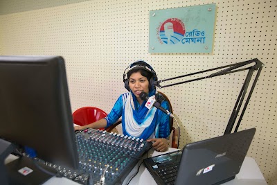 ri_montu's tweet photo. #WorldRadioDay
#Community_Radio is playing an important role in protecting the marginalized communities on the #coast of #Bangladesh. Radio is strengthening the voices of the people of the coast. Radio is helping marginalized people cope with #disasters and #ClimateCrisis. https://t.co/YNI2hJ5muR