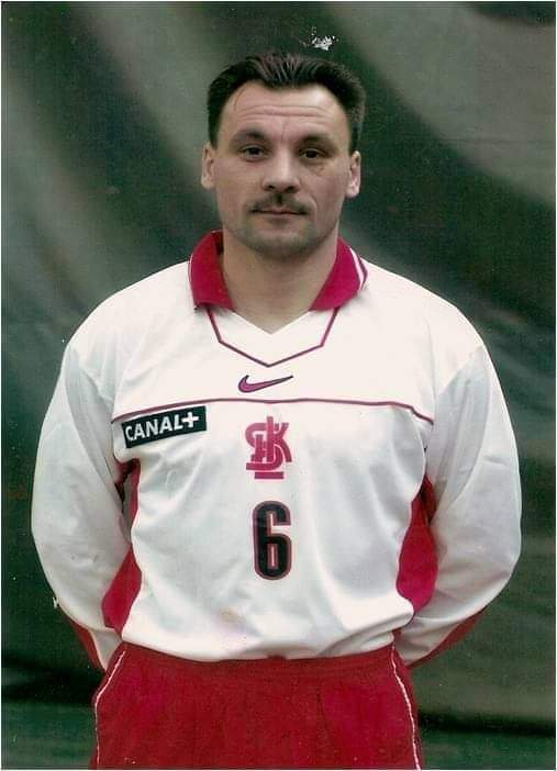 Florentynowicz's tweet image. #TegoDnia 13 lutego 1969 roku urodził się Grzegorz Krysiak, idol kibiców @LKS_Lodz
"Grzesio, nasz chuligan!"