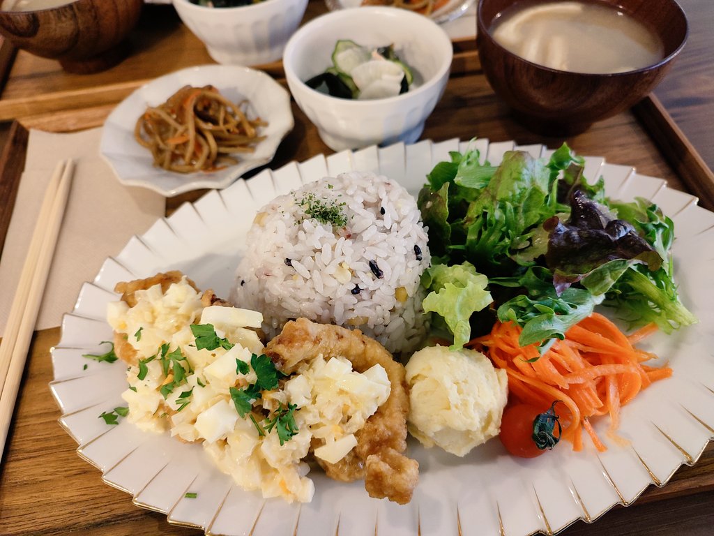 skpnramen's tweet photo. 今年1カフェ目☕。
ごはんもケーキも美味しかった〜。
しょっぱいもの食べたいねぇ🤔
#cafeme https://t.co/qBwmPBuLA2