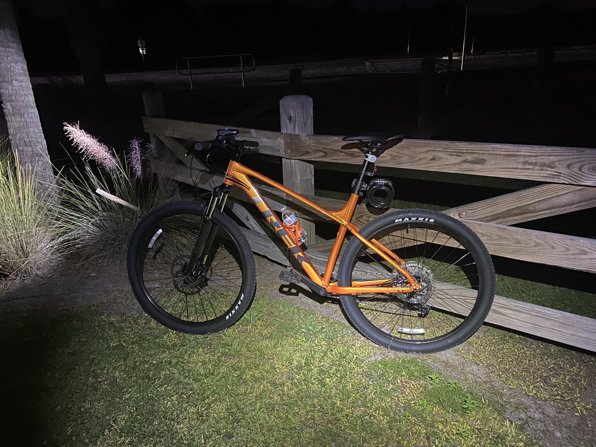 Bravo at #hbcoutdoors rides the 2022 Marlin 6 from Trek for its ability to handle off road and paved adventures alike as well as its sleek design. #trekbikes #marlin6 #getoutdoors