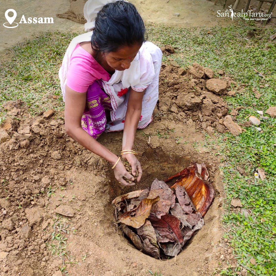 A hands-on ‘Waste Segregation’ Session was conducted for our women farmers #Assam after the Waste Management Workshop by the team of <a href="/Sankalp_Taru/">SankalpTaru Foundation</a> w/ <a href="/asiainit/">Asia Initiatives</a>
here- segregating waste at their homes making compost for the plants
#WasteManagement #WasteSegregation #WomenFarmers
