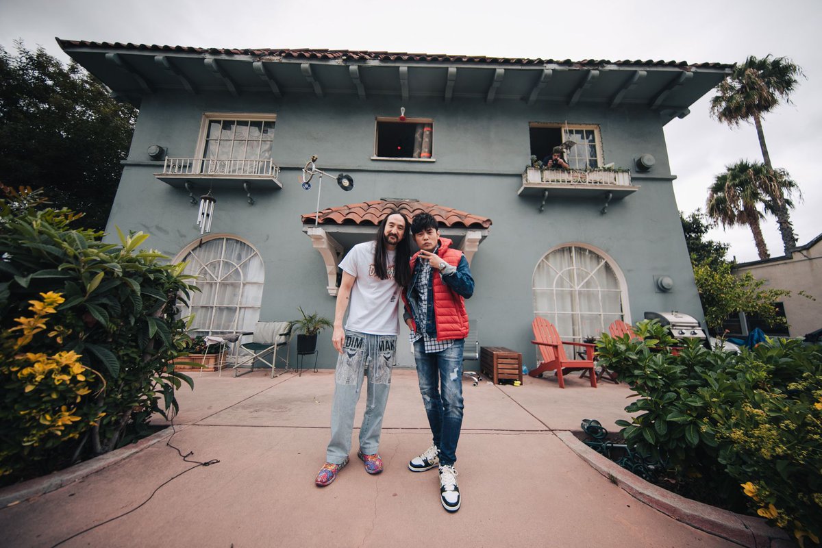 steveaoki's tweet photo. Big plans with my brother #JayChou 💥Super excited for J Style Trip coming soon! Can’t wait to show everyone what else we’ve been working on @A0K1VERSE x #Phantaci

#aokijump #1058 #Phantabear #phantaclub @EzekClub https://t.co/BxSTSheBCw