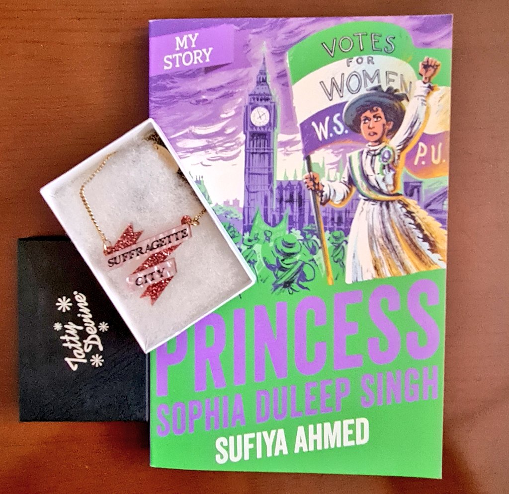 OnjaliRauf's tweet photo. Oooh, love coming home to book post!
@sufiyaahmed bringing #SophiaDuleepSingh to life for us? Yes please๐๐ฟ
@MGLnrd @samuelsedgman: TimTams & a new train journey? Yumโก
@EleFountain's newbie featuring a coder heroine? Hellz yes๐ป
Last envelope: genius๐คฃ
#ReadingSunday is here. https://t.co/25H54Uso7o