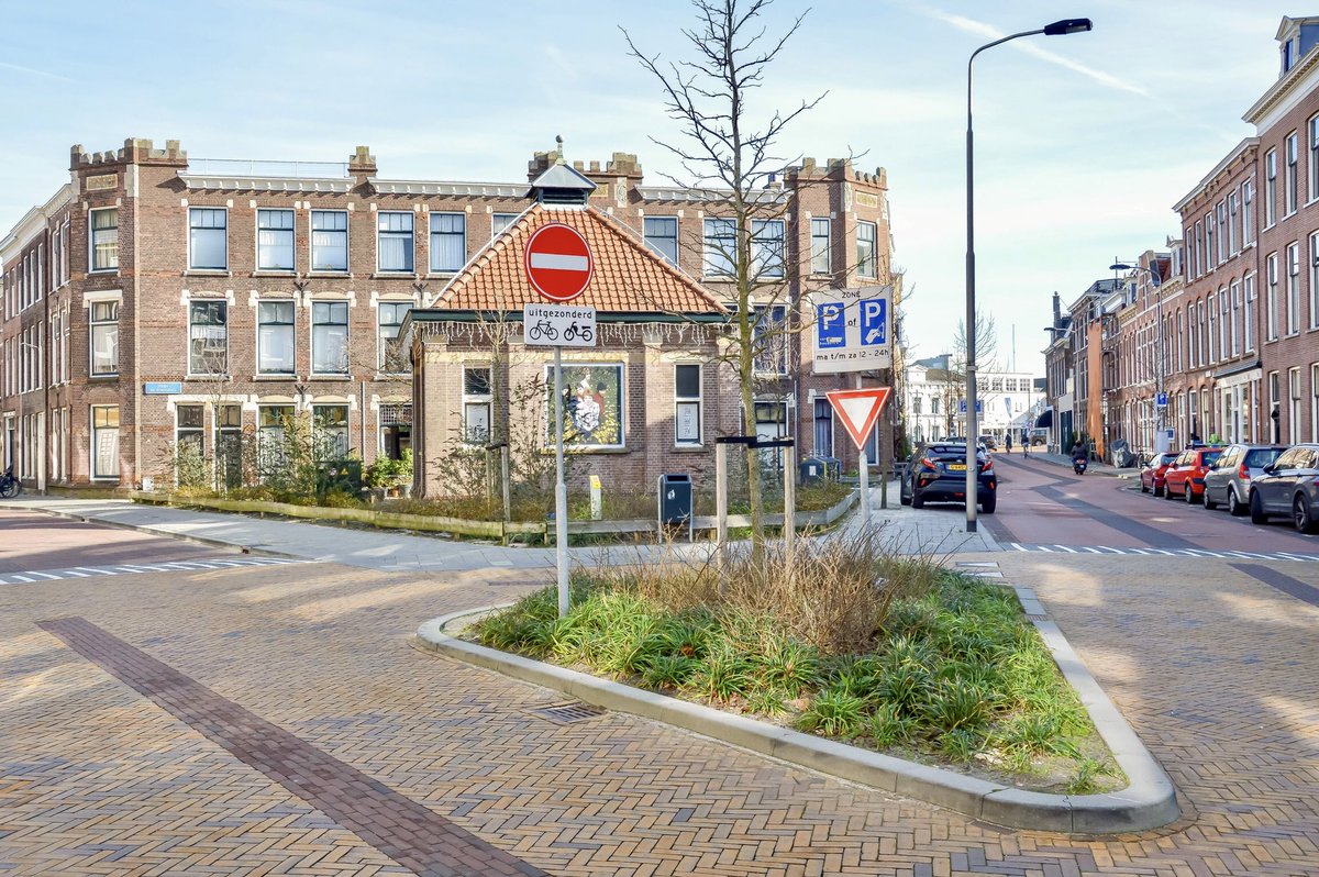 modacitylife's tweet photo. Every shift away from space-hogging cars—regardless of fuel source—creates new opportunities to vegetate streets and intersections.

De-paving is an effective tool in the fight against climate change; improving carbon absorption, heat mitigation, rain retention, and biodiversity. https://t.co/3V7CC4SXKv