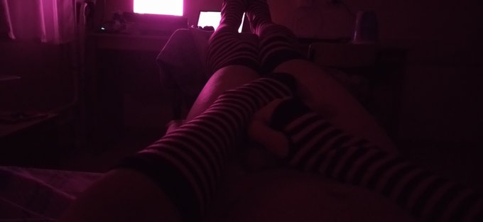 2 pic. Cozy room... And I have some board games if you come over.
#Femboy #Legs #Gay #Cute https://t