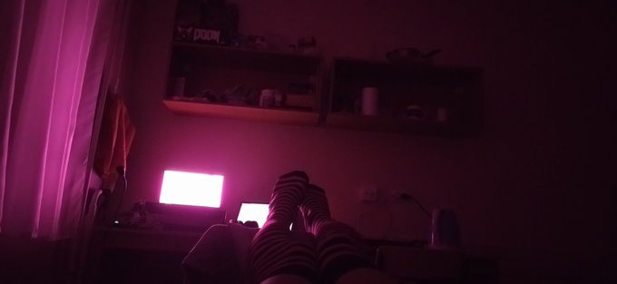 3 pic. Cozy room... And I have some board games if you come over.
#Femboy #Legs #Gay #Cute https://t
