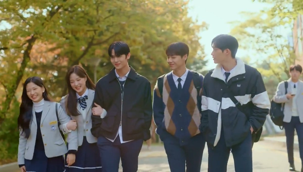 cherievous's tweet photo. I actually don't watch web drama that much but I give this a tried because there's Bae Jinyoung in it. I enjoy it soooo much. It's suit my taste. Congratulations for wrapping up your first acting project Jinyoung-ah 🎉🎉❤️❤️ #UserNotFoundFinale #UserNotFound https://t.co/DqGMKlWKKv