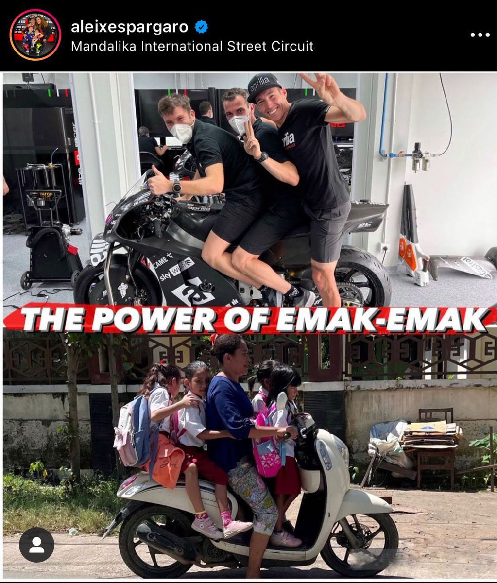 Fonsinga's tweet photo. ini mah bentar lagi beneran jadi warlok lombok ini anak-anak moto gp. udah maennya ke pantai mulu, naek motor cenglu, sekarang beli kartu telkomsel di konter pinggir jalan. tinggal nunggu ada pembalap yang ikut minta sumbangan pembangunan masjid di pinggir jalan aja ini wqwq https://t.co/jo9iSanM7I
