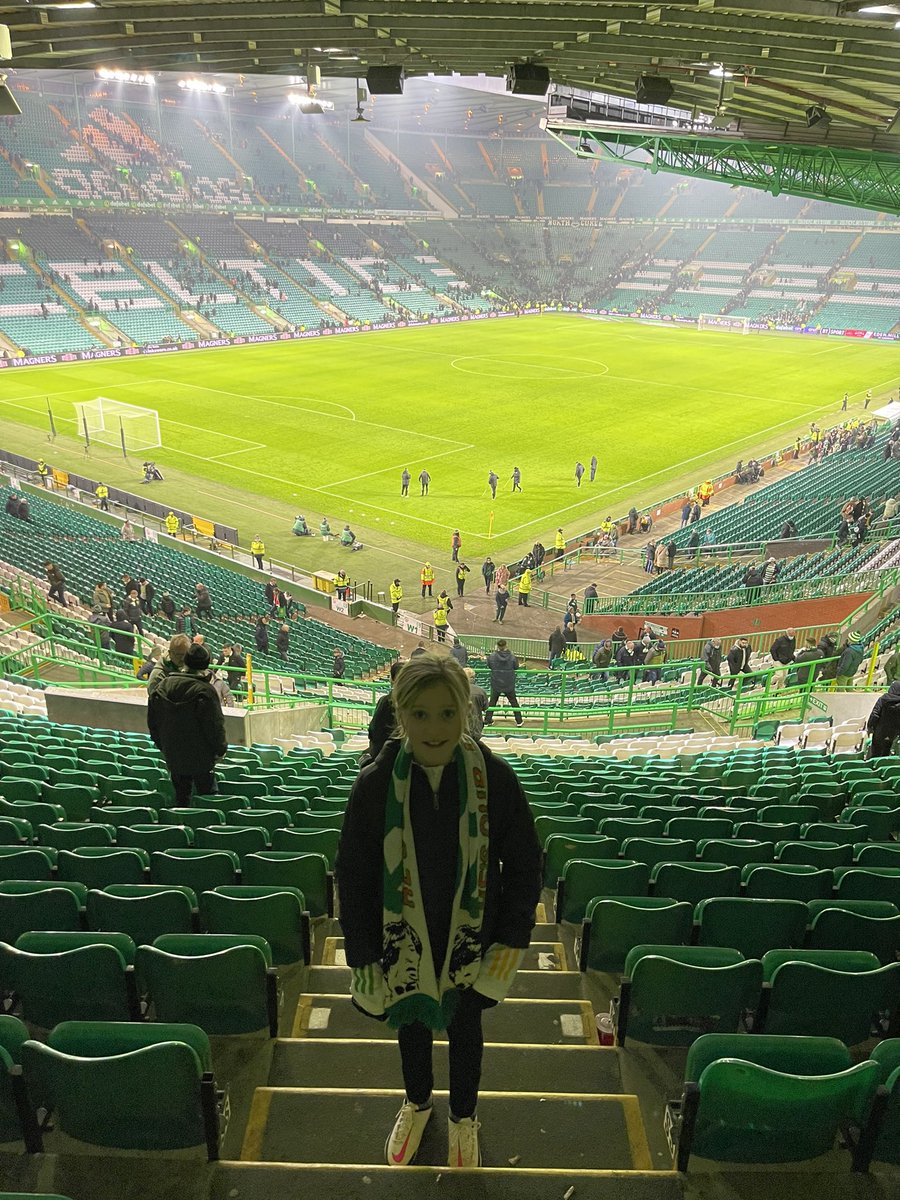 SomersPazzi's tweet photo. Happy 10th birthday to my football sidekick. lots of love yer auld Da 💚🍀 https://t.co/fKMceEqt6l